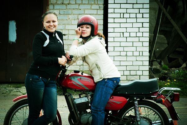 Процесс обучения. Девочки-мотоциклистки группы № 12