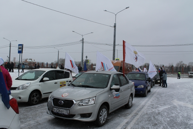 Праздничный автопробег в честь Дня народного единства в Йошкар-Оле.